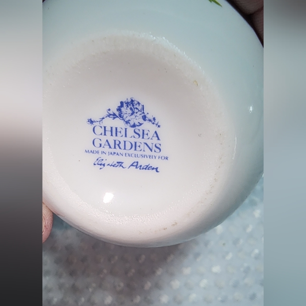 ELIZABETH ARDEN EUC NEVER USED CHELSEA GARDENS CANDLE CERAMIC JAR - Picture 3 of 4